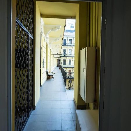 New A C Studio With View Of The Synagogue Budapest Luaran gambar