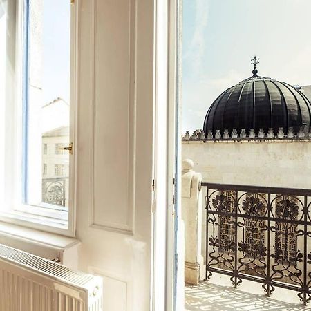 New A C Studio With View Of The Synagogue Budapest Luaran gambar