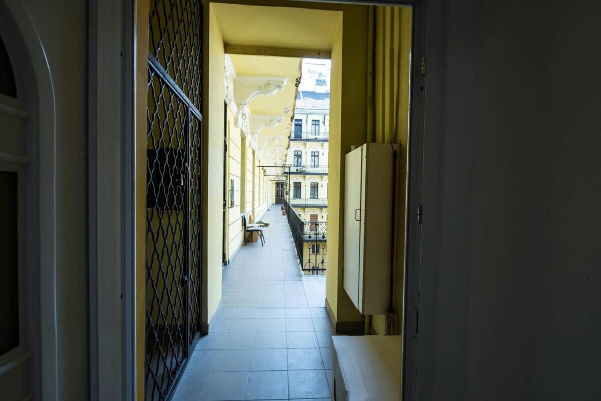 New A C Studio With View Of The Synagogue Budapest Luaran gambar
