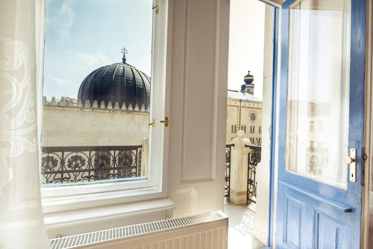 New A C Studio With View Of The Synagogue Budapest Luaran gambar