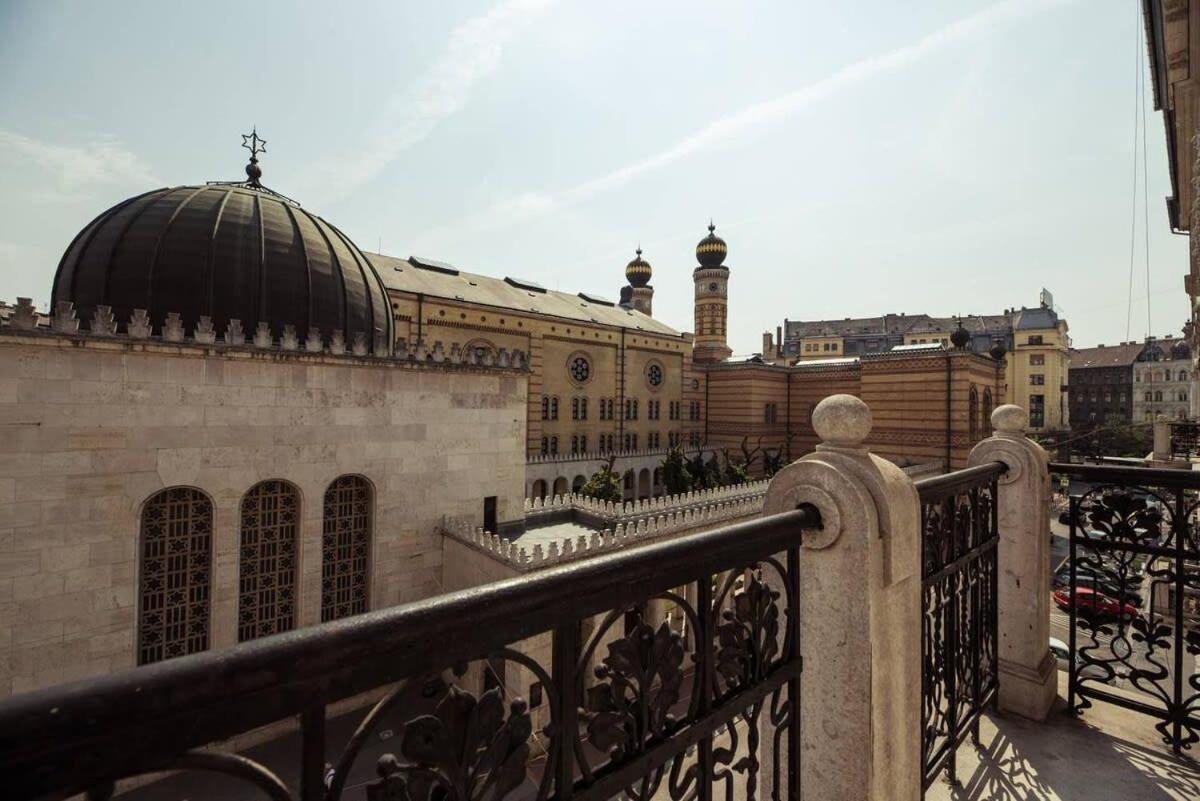New A C Studio With View Of The Synagogue Budapest Luaran gambar